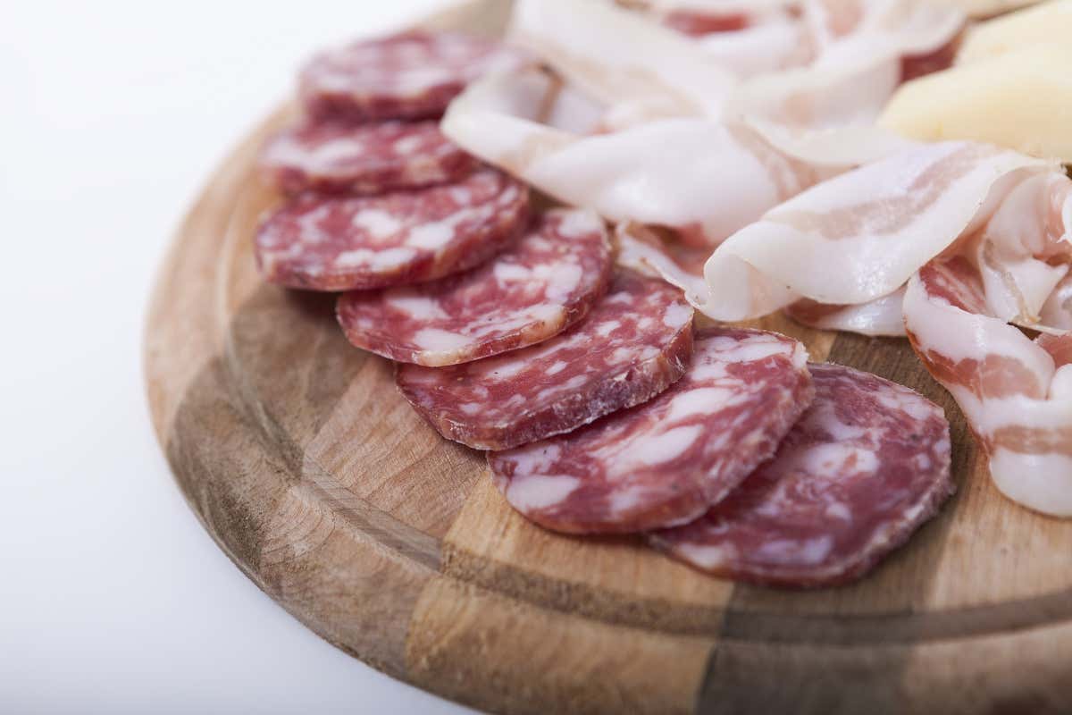 Fums, profums, salums: a Sutrio la festa del gusto con protagonista il maiale